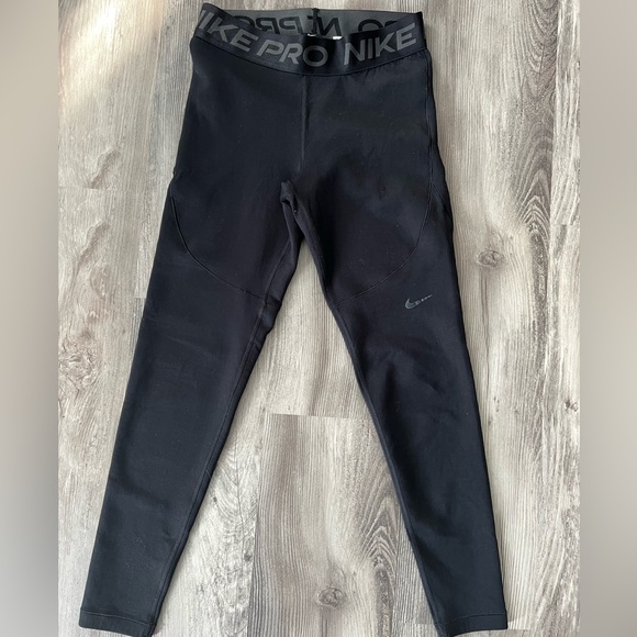 Nike Pants - Woman’s nike pro leggings